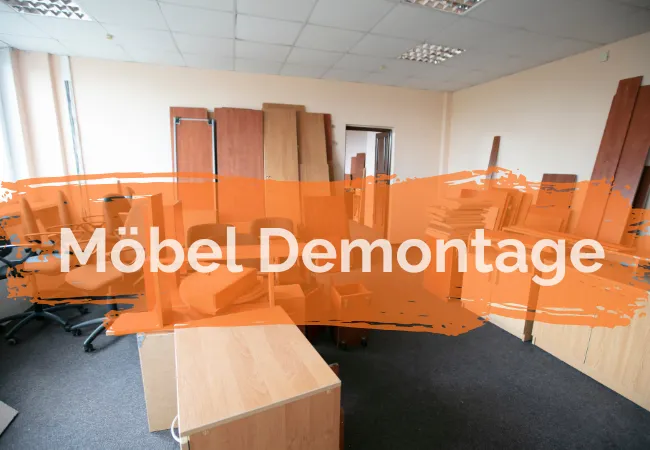 Möbeldemontage – abgebaute Möbel in einem Raum